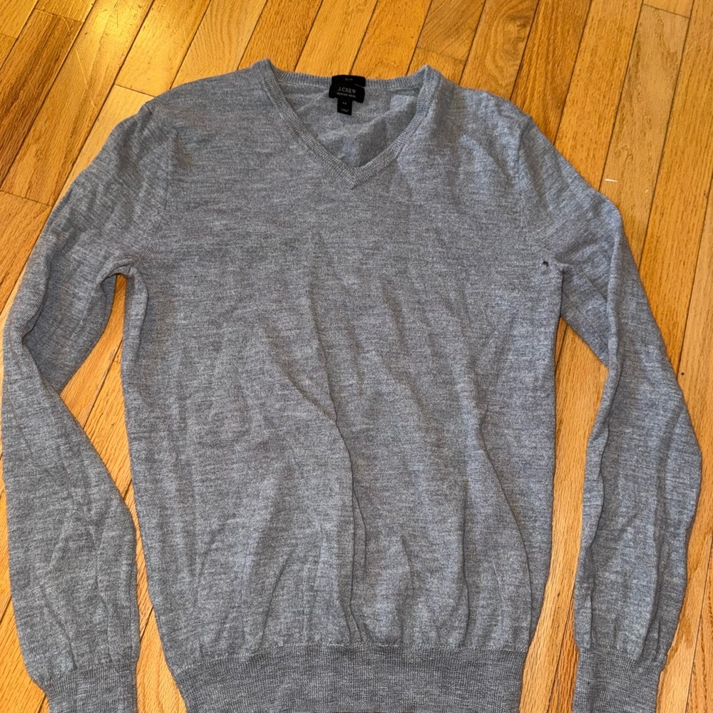 J. Crew Men's Light Gray V-Neck Sweater